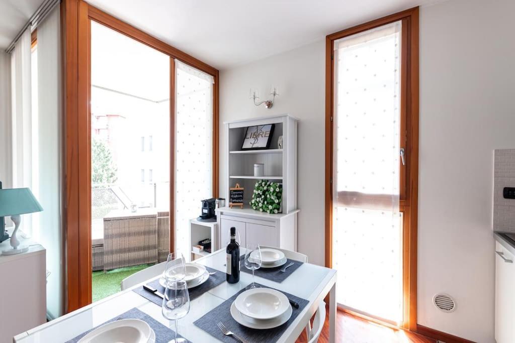 Appartamento Caterina A 5 Minuti Da Milano Fiere E San Siro Con Wifi-Netflix-Free Parking Εξωτερικό φωτογραφία