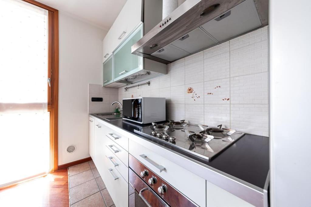 Appartamento Caterina A 5 Minuti Da Milano Fiere E San Siro Con Wifi-Netflix-Free Parking Εξωτερικό φωτογραφία
