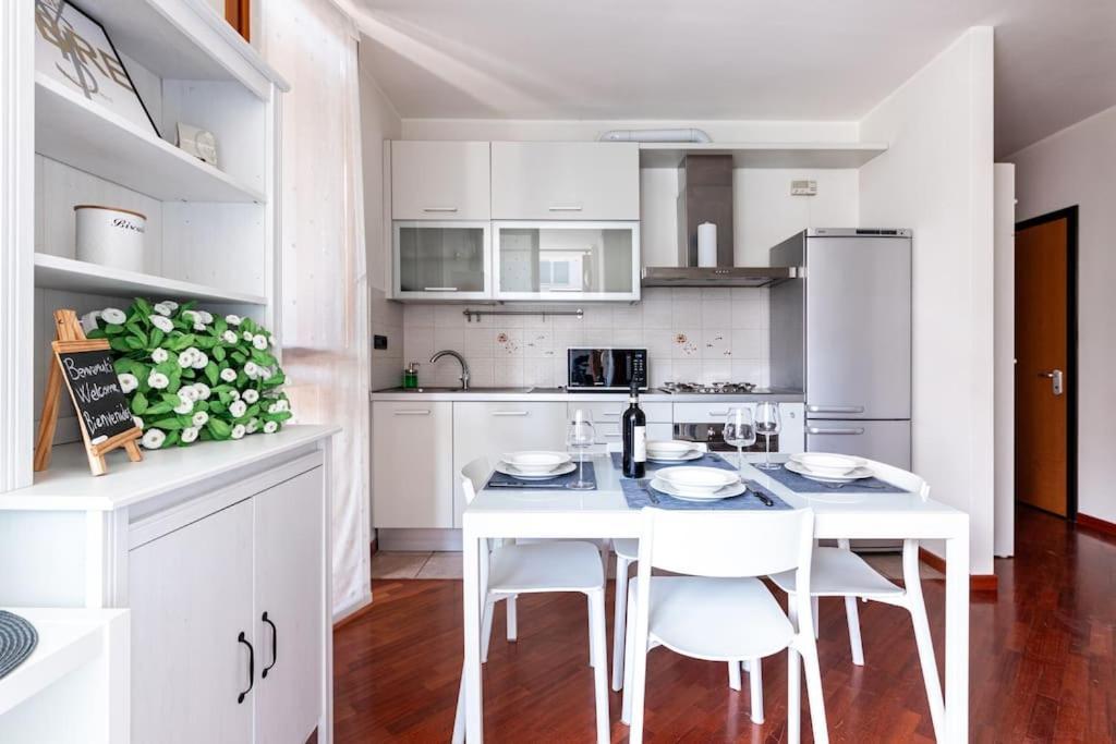 Appartamento Caterina A 5 Minuti Da Milano Fiere E San Siro Con Wifi-Netflix-Free Parking Εξωτερικό φωτογραφία