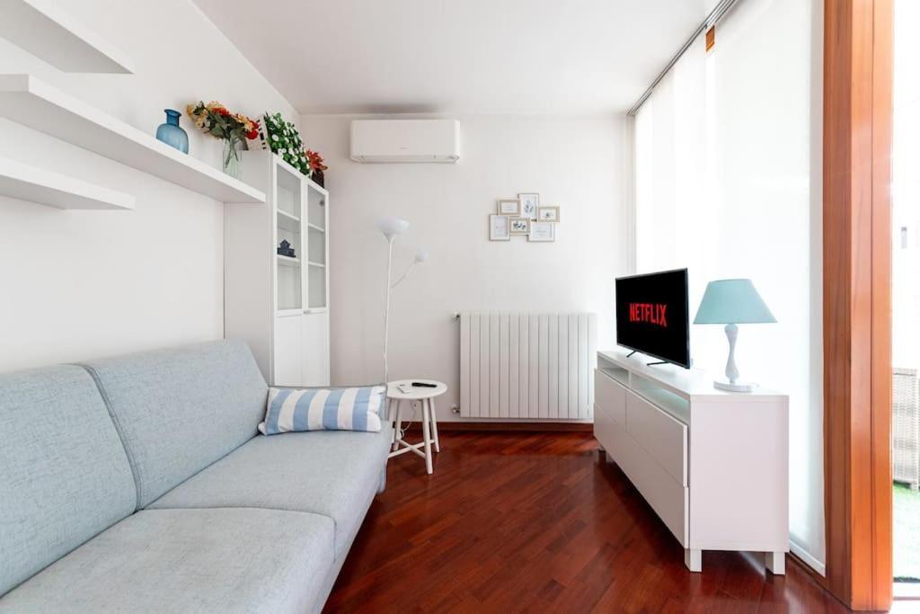 Appartamento Caterina A 5 Minuti Da Milano Fiere E San Siro Con Wifi-Netflix-Free Parking Εξωτερικό φωτογραφία